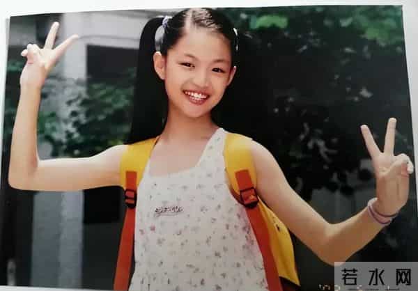 继抢C位后，钟楚曦再次让所有人刮目相看，32岁的她到底什么来头