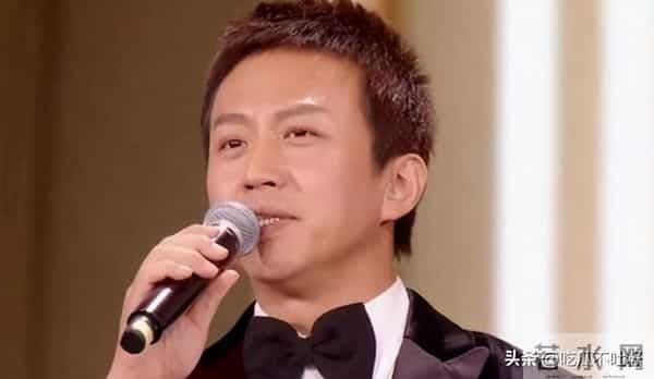 全家移民真相大白五月后，46岁的邓超传来喜讯，一点也不意外！