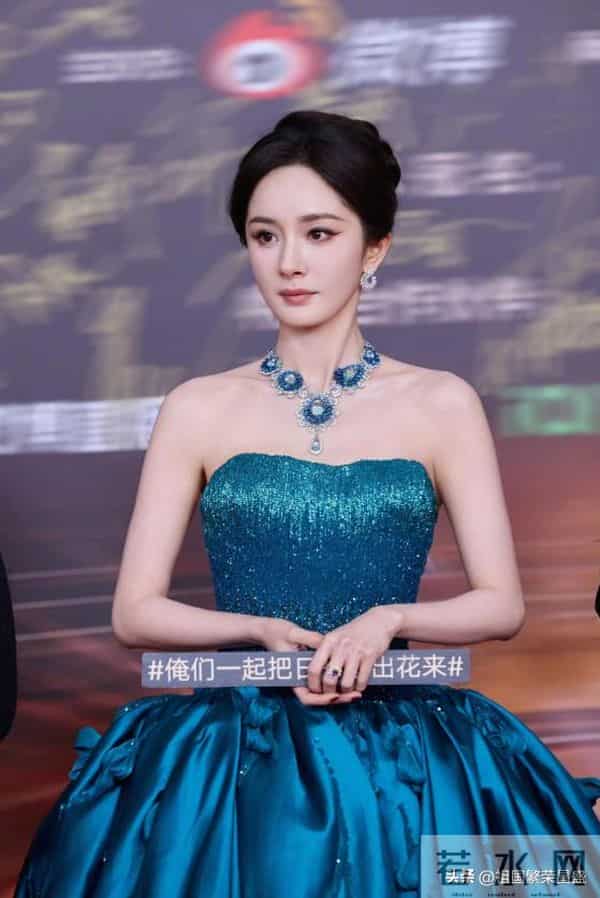 杨幂性感抹胸裙活动生图