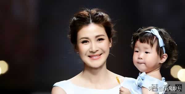 为了嫁50亿富豪，狠心抛弃同居5年的周一围，现今她却活成了笑话