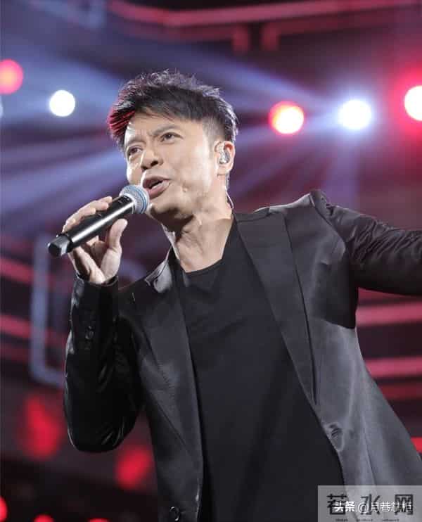 57岁李克勤家丑曝光！妻弟欠千万外债，一个败家子拖累全家