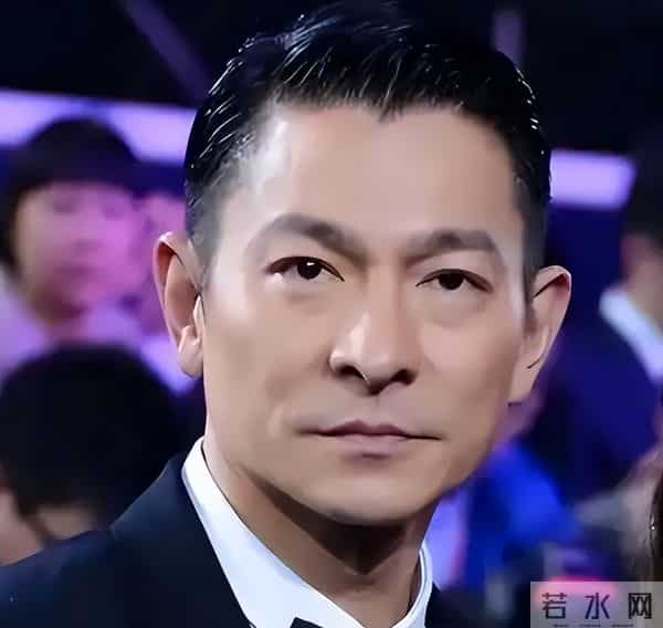 央媒发文，64 岁刘德华高调官宣喜讯，全网恭喜，出道40年仍封神！