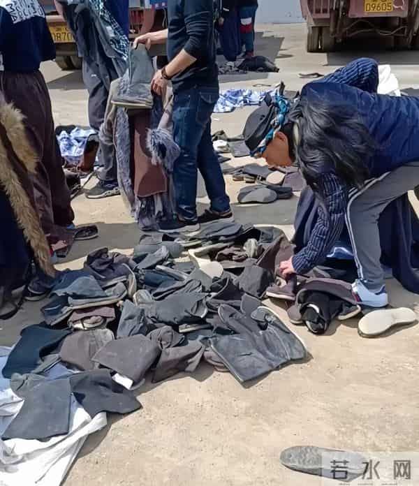 横店13万群演的悲哀！美女懒汉扎堆，老外抢市场，钱没赚到还受伤