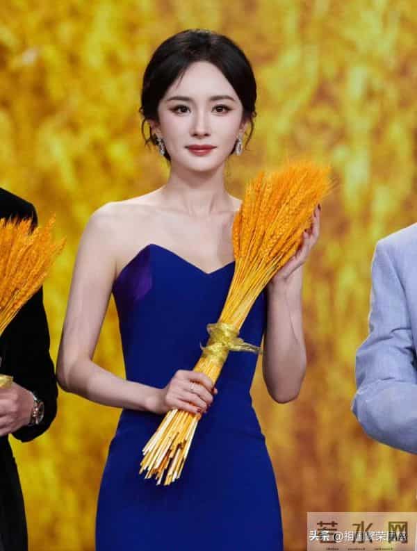 杨幂性感抹胸裙活动生图