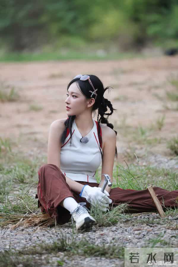 程潇节目照 身材还是那么好 状态看着还不错