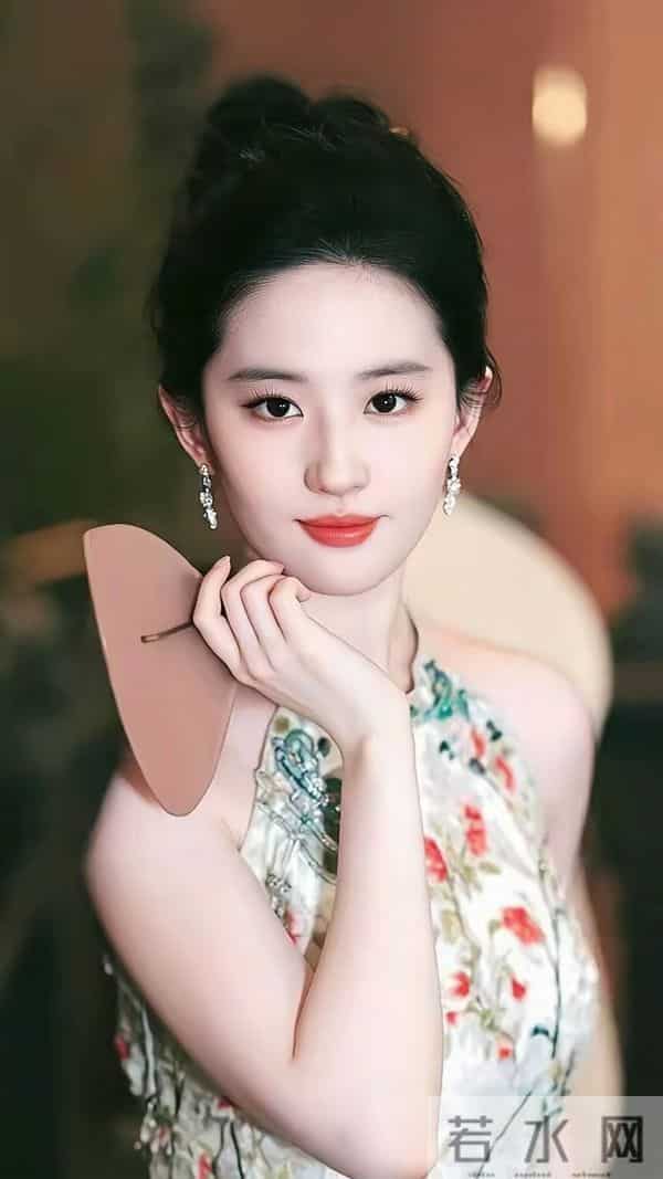 刘亦菲驾驭多元旗袍：温婉与明艳交织的国风颜值盛宴