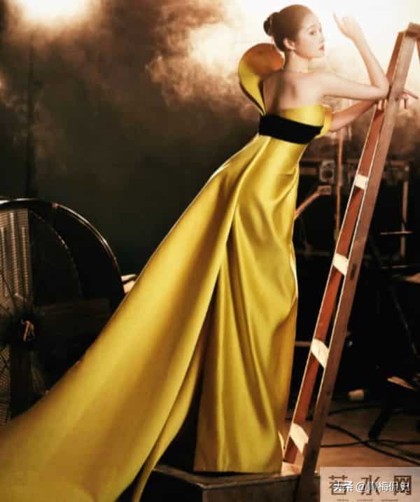 金鸡奖红毯:关晓彤衣服太丑,叶童装嫩,宋佳大露背,倪妮赢麻了