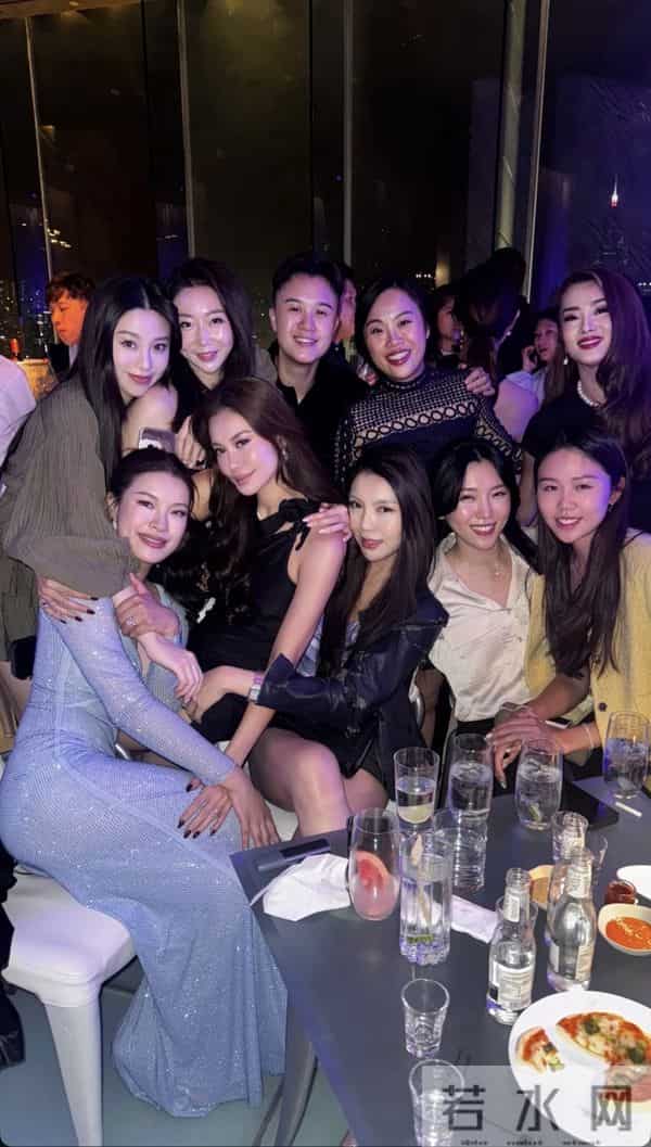 利孝和夫人外孙女大婚,豪门婚宴尽显气派,父亲送嫁献唱场面温馨