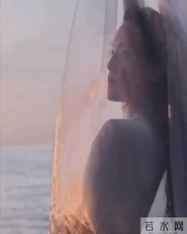 东方维纳斯！舒淇身材保持的真好，腹部比海平面还平，真让人羡慕