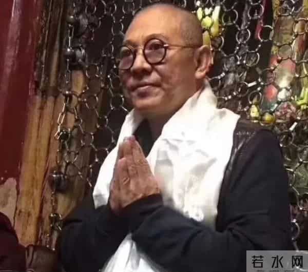 偷换心脏、贪污善款、抛妻弃子,李连杰身上的标签那个才是真的?