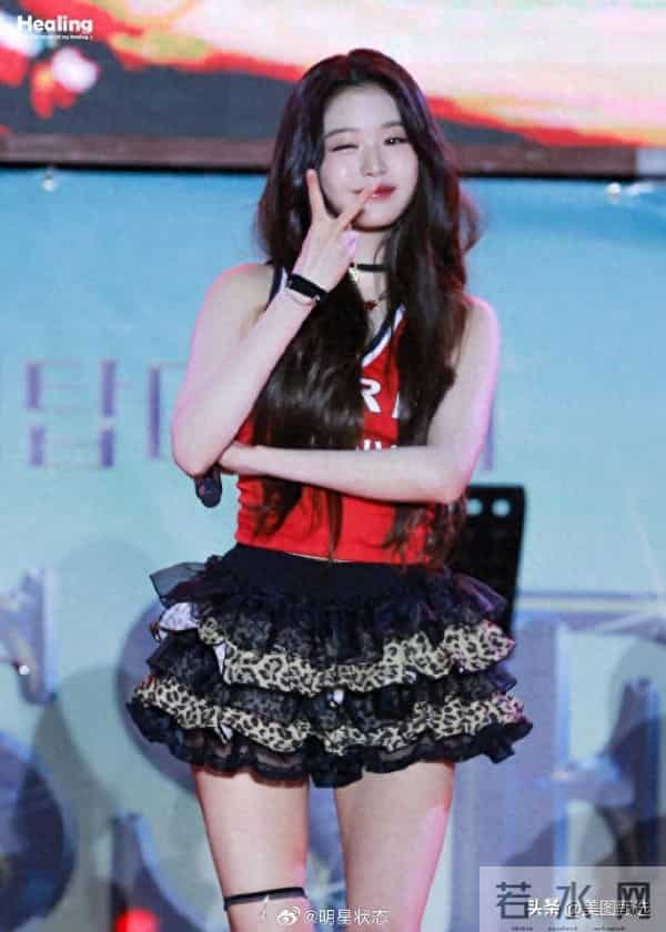 元英腿上的黑丝带有多迷人…