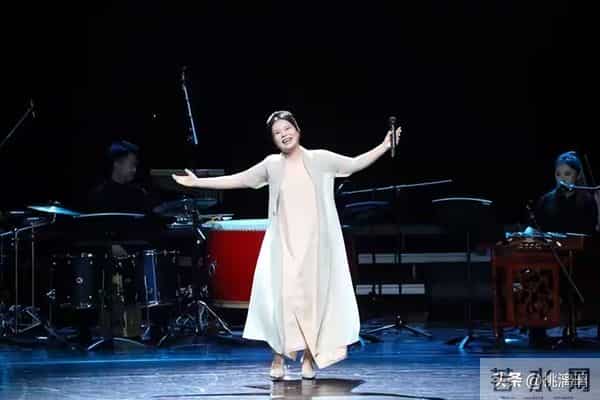 50岁龚琳娜选择深山独居，离婚后重新活出自我，成功走出悲伤