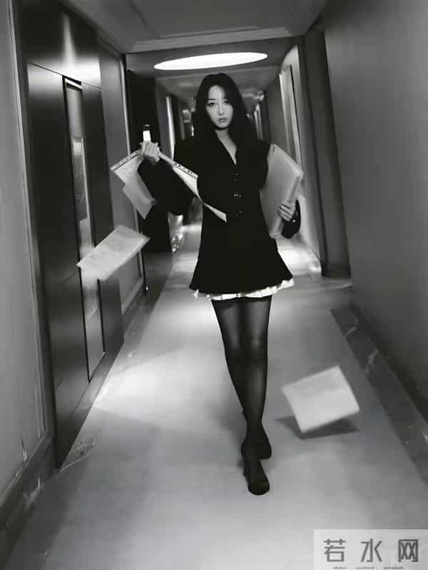 蒋梦婕 “西装杀” 杀疯了!甜酷黑丝造型又纯又欲,职场姐姐的穿搭