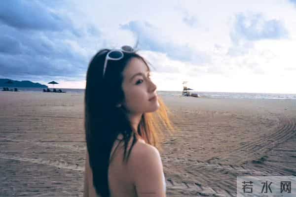 李兰迪——比基尼写真集欣赏