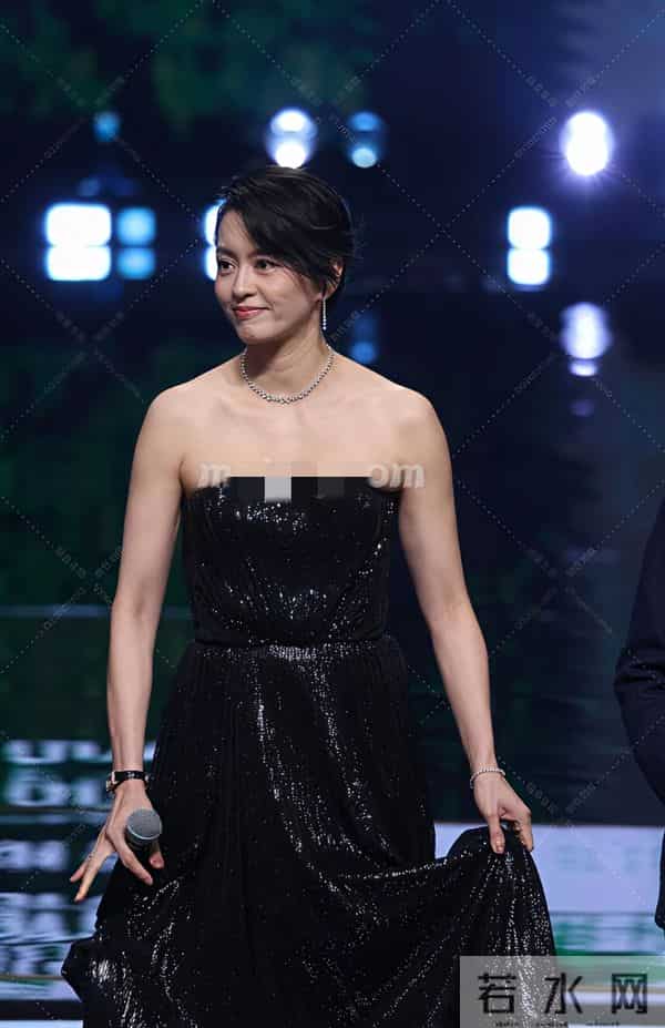 哇,49岁梁咏琪原相机下的状态,也太好看了,看着像20多岁