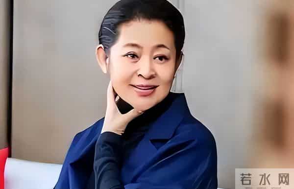 倪萍：半生从容，却为1.97 米的儿子操碎了心，有两大担忧