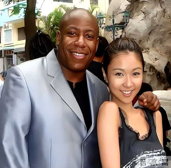 “香港最后一个天后”，被拍到和黑人出入酒店，如今44岁孤身一人