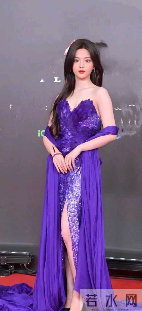 杨超越｜很韩范的一组照片，美得干干净净