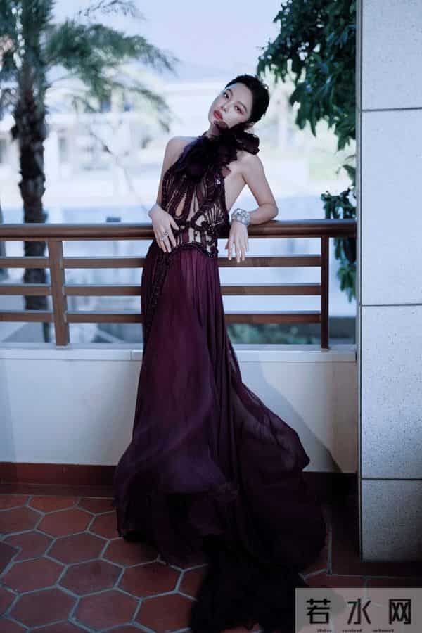 辛芷蕾，绝对是个狠人