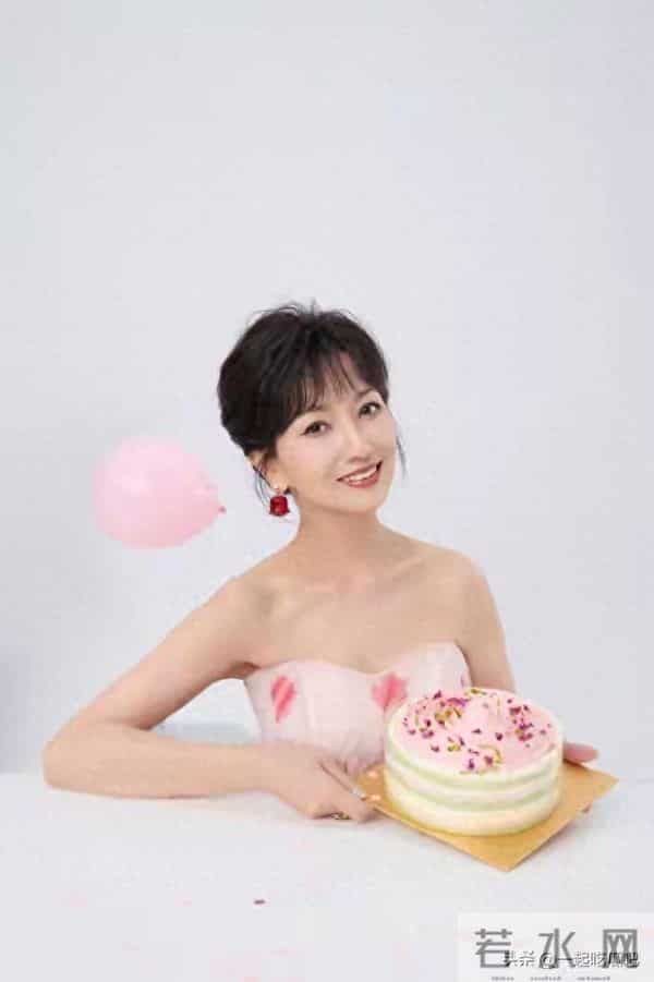 赵雅芝72岁了!生日写真曝光状态超年轻,活泼可爱美了一辈子