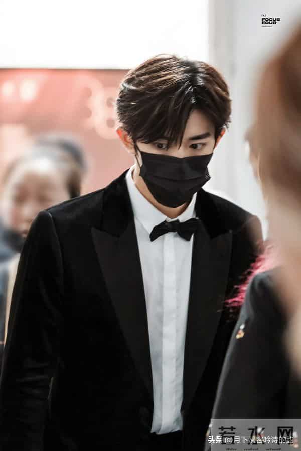金鸡奖候场生图流出!易烊千玺的低调藏着内娱清醒