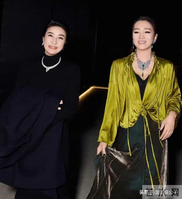 天啊！看到郭晶晶和巩俐合影，才懂什么叫上等相貌，一点不输