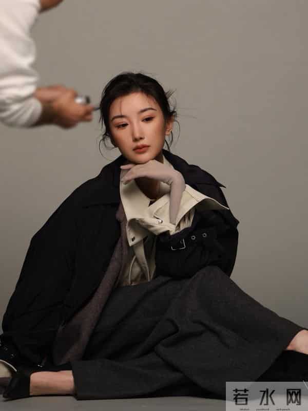 毛晓彤戴黑丝手套，又纯又欲，太丝滑了