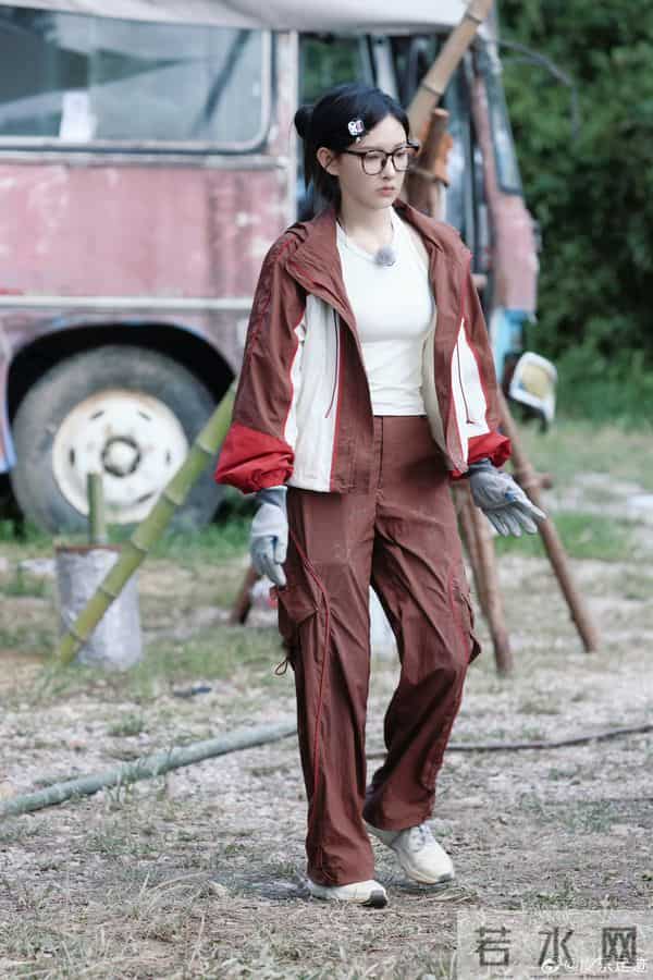 程潇节目照 身材还是那么好 状态看着还不错