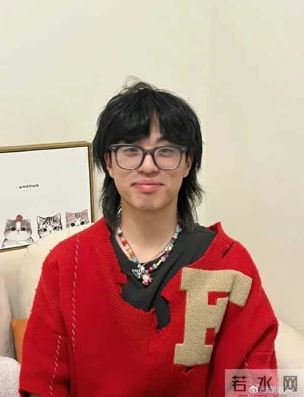 亲妈确认去世的歌手,发长文宣布回归!网友:只见过复出的,没见过复活的