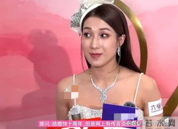 钟嘉欣回应婚变传闻,嘴上说不用理,表情和肢体动作引争议!