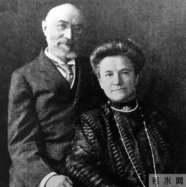 “泰坦尼克”号遇难者18K金怀表将拍卖,价格或超933万元,电影中相拥的老夫妇为归属者原型