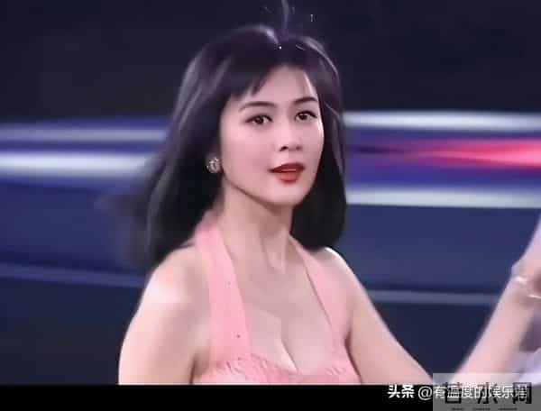 李嘉欣老了,关之琳老了,张敏老了,唯有61岁的她看起来像36岁