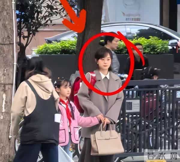 官媒亲宣!46岁邓超事业再攀高,全家移民传闻5个月前就不攻自破