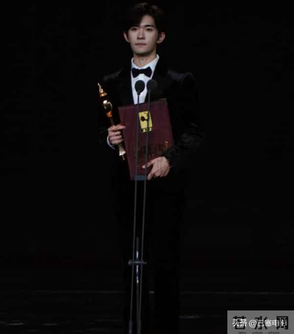 2025金鸡奖:千玺拿影帝,倪妮腰臀比惊人,辛芷蕾、关晓彤乱穿