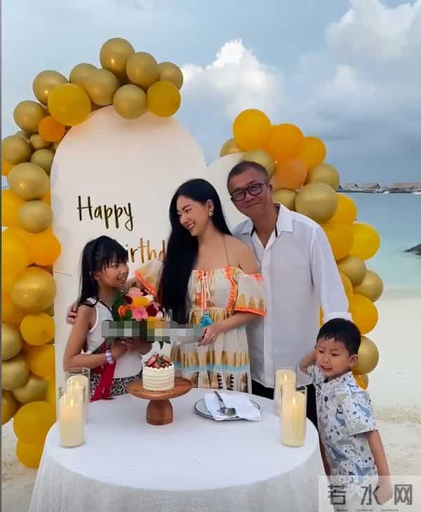 没当成向太儿媳的黄婉佩,二婚嫁进百亿豪门,如今43岁已成企业家