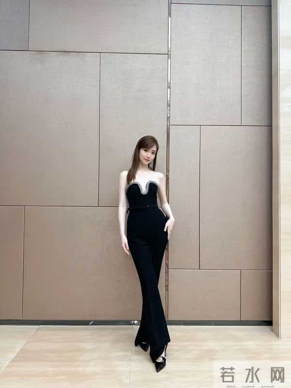 张纯烨，黑色妆造，柔美怡人