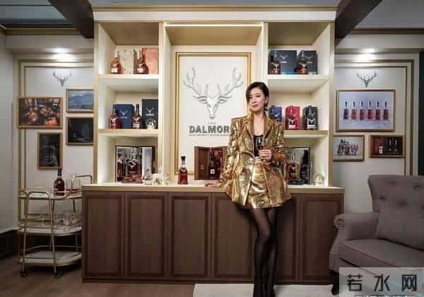 贾静雯穿黑丝,气质绝了