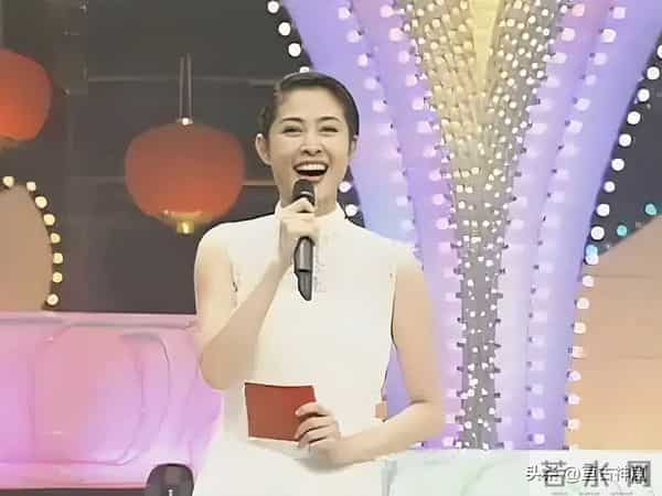 66岁倪萍公开给儿子催婚,26岁不结婚不恋爱,赚再多钱也没用