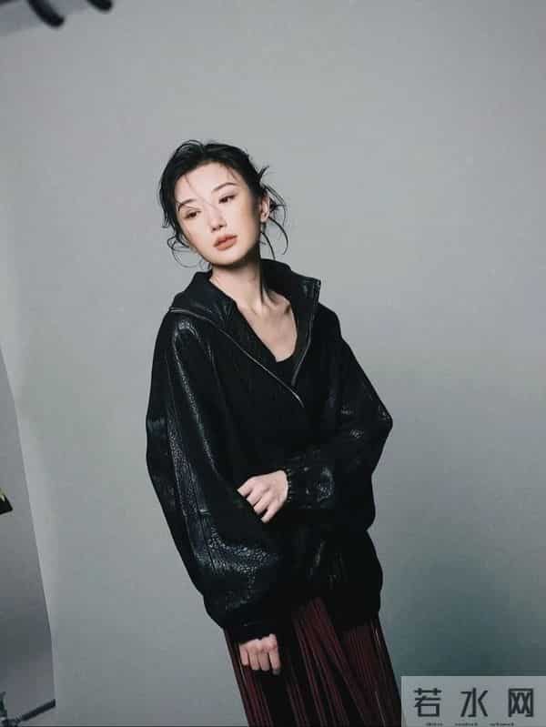 毛晓彤戴黑丝手套，又纯又欲，太丝滑了