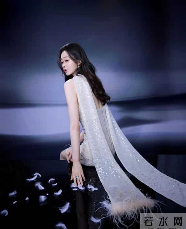 她以骨肉匀停的曼妙,定义了何为“清艳脱俗”~宋轶