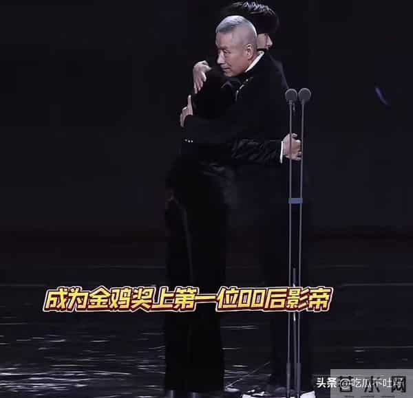 四次提名终圆梦!24岁的易烊千玺金鸡奖封帝,黄磊说的话果然没错