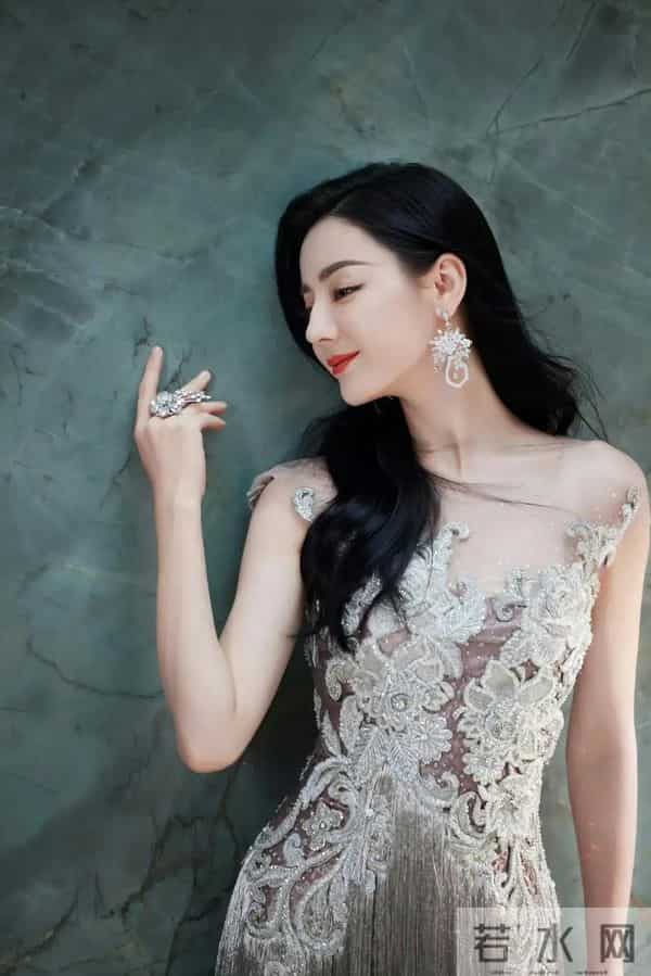 早期的迪丽热巴，又甜又酥，真的好靓