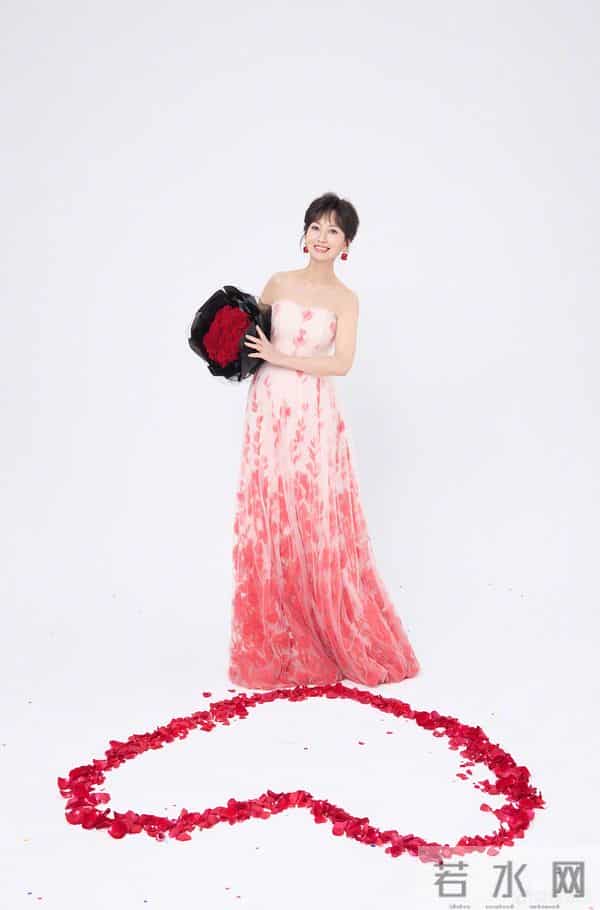 你敢信?赵雅芝71岁生日生图曝光,奶奶辈的年龄却是少女身材!