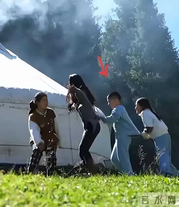 雪是森林北玩的,面子是汪峰拿的,刚入冬她就给章子怡上了一课