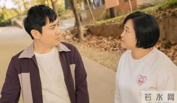 瘦到脱相？43岁的贾玲罕见露面，脸跨不平、又瘦又"颓"，令人唏嘘