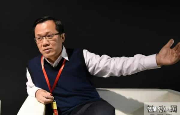 卓伟曝国民男星闹离婚！夫妻反目，已分居2年，靳东吴奇隆躺枪