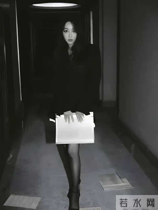 蒋梦婕 “西装杀” 杀疯了!甜酷黑丝造型又纯又欲,职场姐姐的穿搭