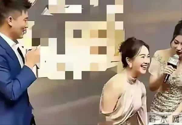 42岁的左小青,不知道她尴尬不尴尬