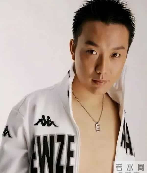 饭喂到嘴里都不会吃,不受戏曲圈待见的李玉刚 为自己的行为买了单