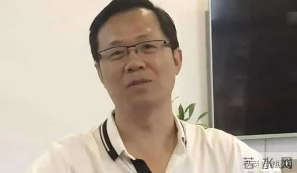 卓伟曝国民男星闹离婚！夫妻反目，已分居2年，靳东吴奇隆躺枪